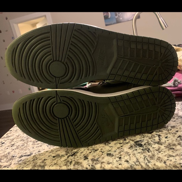 SOLD Air Jordan 1 Mid Olive - Picture 5 of 5